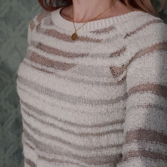 BCBG SWEATER - Picture 5 of 11